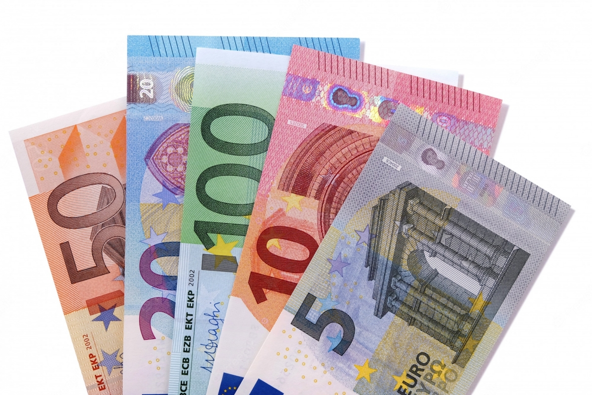 set-euro-currency-bills-isolated_1101-2388.jpg